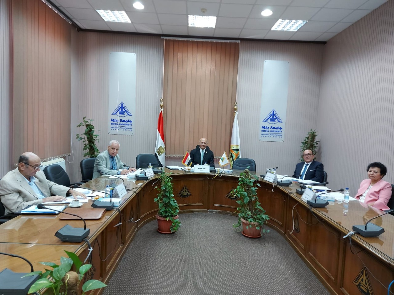 رئيس جامعة بنها يترأس لجنة اختيار عميد كلية الآداب رئيس جامعة بنها يترأس لجنة اختيار عميد كلية الآداب