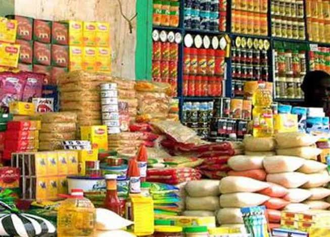 ضبط 56 طن فاكهة ومواد غذائية مجهولة المصدر داخل مصنعين بالقليوبية