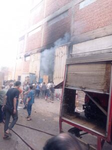 صور .. إصابة 6 أشخاص في حريق مصنع "أبو حوا" بمدينة قليوب