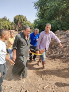 صور .. إصابة شخص في حادث انقلاب سيارة ملاكي أسفل الطريق الحر بالقليوبية