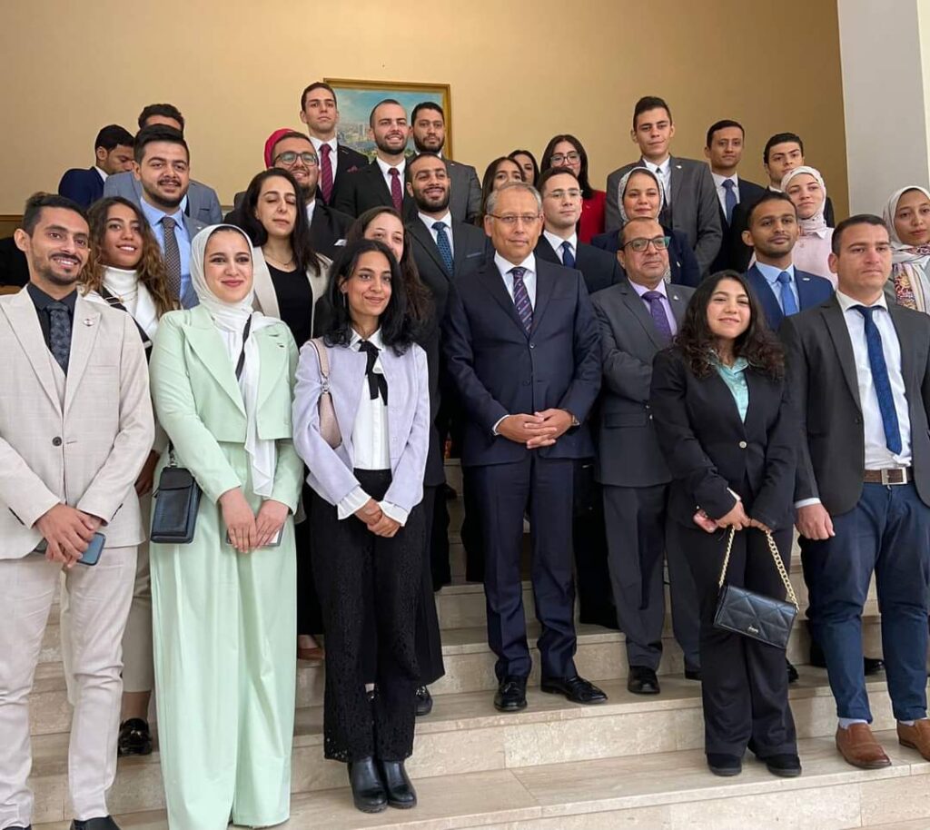 السفير المصري بموسكو يلتقي بوفد الشباب المصري الزائر لروسيا