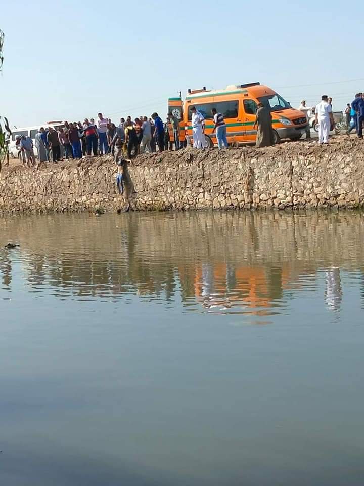 مصرع 4 طلاب بكلية الطب سقطت بهم سيارة بترعة بالشرقية