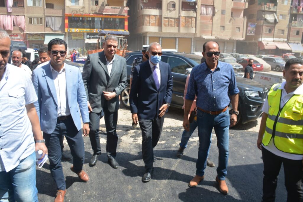 محافظ القليوبية يتفقد رصف 6 شوارع بمنطقتي أم بيومي ومنطي بشبرا الخيمة