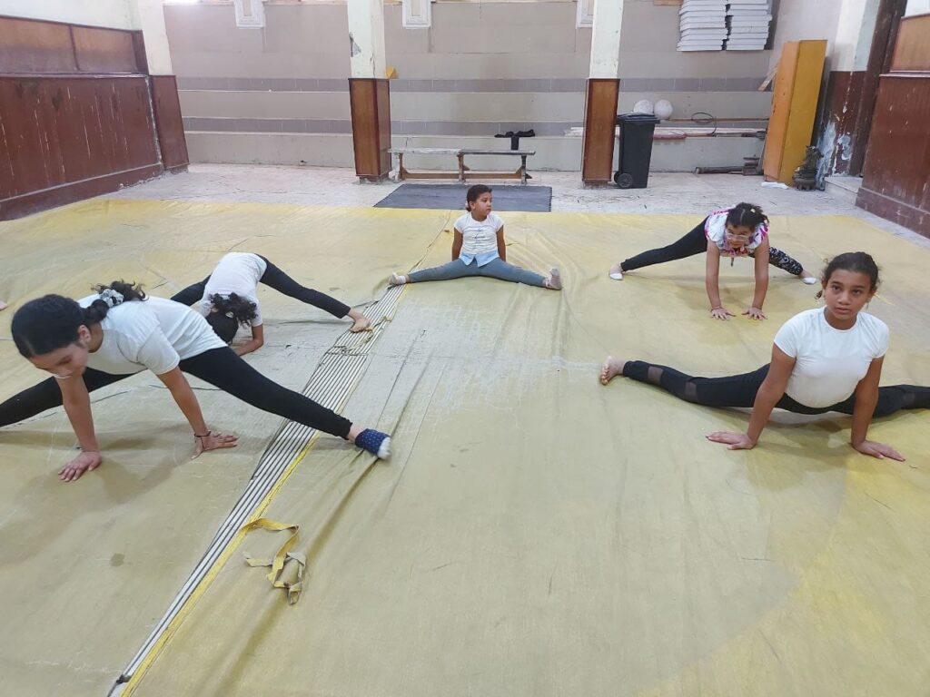 معرض ختام الأنشطة الصيفية لعام 2022 بمجمع مدارس الشبان الخاصة ببنها ملحمة من 'الحب والإخلاص"