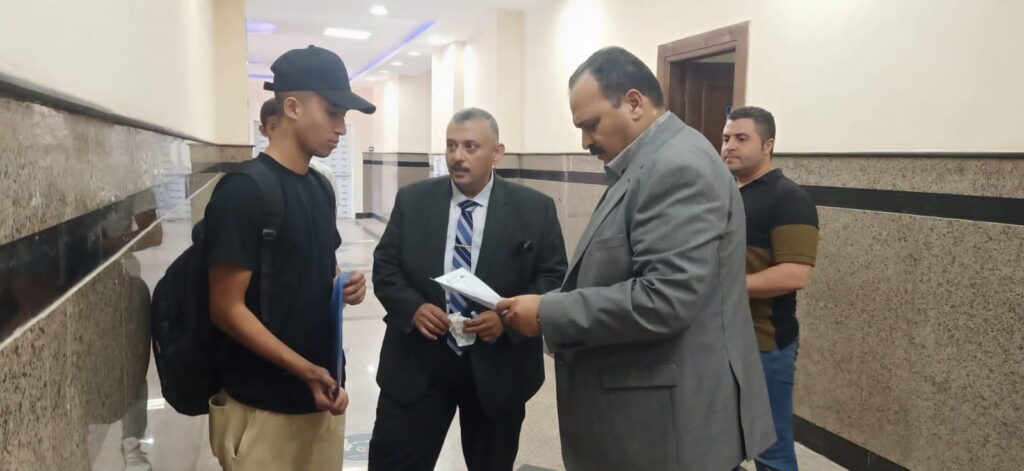 نائب رئيس جامعة بنها يتفقد إجراءات الكشف الطبي على الطلاب الجدد