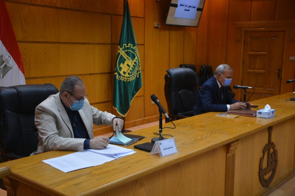 لتشجيع الاستثمار وإتاحة فرص عمل لأبناء القليوبية .. "الهجان" يترأس إجتماع مجلس إدارة المناطق الصناعية لتشجيع الاستثمار وإتاحة فرص عمل لأبناء القليوبية .. "الهجان" يترأس إجتماع مجلس إدارة المناطق الصناعية