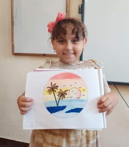 "سلمي" طالبة بدرجة فنانه متعددة المواهب