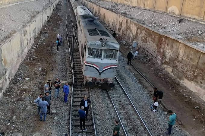خروج عربتين بقطار مطروح عن مسارهما بالبحيرة دون خسائر