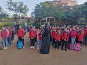 توفى خلال اليوم الدراسي .. طلاب مدرسة تصفا الابتدائية يقفون دقيقة حداد على روح مدير المدرسة