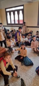 صور .. تعليم القليوبية تكشف حقيقة جلوس تلاميذ مدرسة الشهيد تامر عبدالله على الأرض