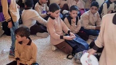 صور .. تعليم القليوبية تكشف حقيقة جلوس تلاميذ مدرسة الشهيد تامر عبدالله على الأرض