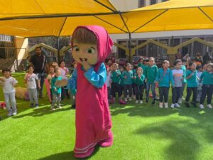 " ماشا وبطوط " ..يشاركون شبان بنها احتفالات بدء العام الدراسي