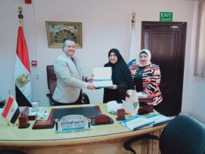 مستشفيات جامعة بنها تكرم العاملين الذين أتموا سن المعاش