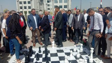 وزير التعليم العالي يشارك طلاب جامعة بنها الأهلية لعبة الشطرنج