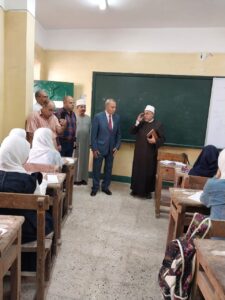 صور .. محافظ القليوبية يتفقد المدارس في أول يوم دراسي