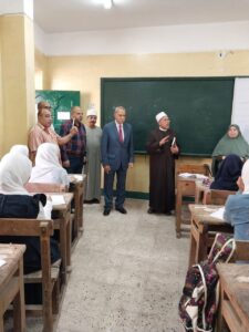 صور .. محافظ القليوبية يتفقد المدارس في أول يوم دراسي