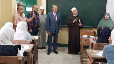 صور .. محافظ القليوبية يتفقد المدارس في أول يوم دراسي
