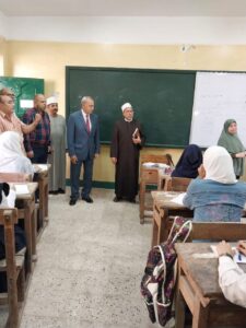صور .. محافظ القليوبية يتفقد المدارس في أول يوم دراسي