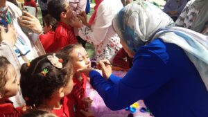 " الفرحة ليها صوت " ...رسم علي الوجه وفقرات رياضية فنية في استقبال طلاب شبان بنها