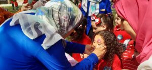 " الفرحة ليها صوت " ...رسم علي الوجه وفقرات رياضية فنية في استقبال طلاب شبان بنها