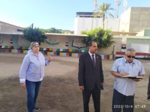 وكيل وزارة التعليم بالقليوبية تتابع كثافة الفصول بمدارس الخانكة