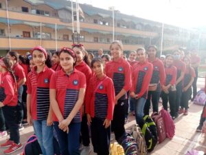 " الطابور ميحلاش من غير ابتسامه " ...انتظام الدراسة بمجمع الشبان ببنها