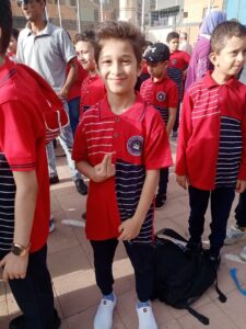 " الطابور ميحلاش من غير ابتسامه " ...انتظام الدراسة بمجمع الشبان ببنها