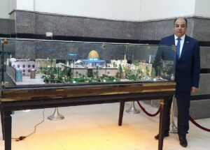 "الأقصي في القلب " مجسم تفصيلي لثالث الحرمين في هيئة الشبان العالمية ببنها