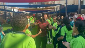 في لفته انسانية ..طلاب شبان بنها ينظمون ممر شرفي لمعلميهم