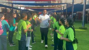 في لفته انسانية ..طلاب شبان بنها ينظمون ممر شرفي لمعلميهم