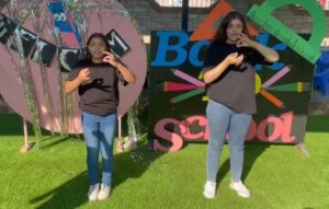 شبان بنها تقيم عرضا موسيقي بلغة الإشارة