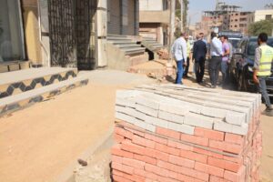 صور - محافظ القليوبية يتفقد أعمال رصف شارع الجمهورية بالخانكة