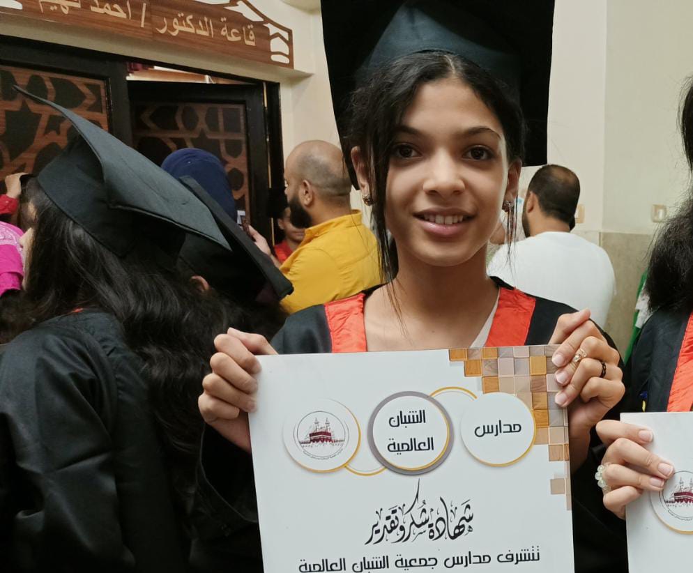 "من شابه أمه ".. ندي تحلم ان تكون طبيبة مثل والدتها