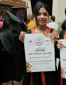 "من شابه أمه ".. ندي تحلم ان تكون طبيبة مثل والدتها