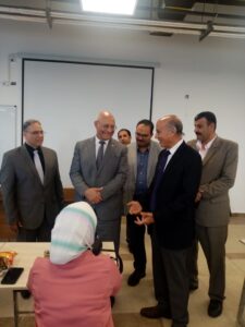 رئيس جامعة بنها يتفقد الدراسة بالجامعة الأهلية بالعبور ويلتقي بالطلاب