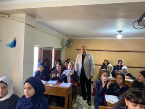 مدير عام مدارس الشبان ببنهايتفقد سير أول يوم في امتحانات الشهر