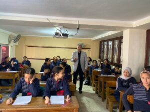 مدير عام مدارس الشبان ببنهايتفقد سير أول يوم في امتحانات الشهر