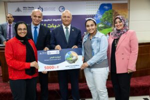 رئيس جامعة بنها يشهد ختام فعاليات مسابقة التحديات المناخية ويسلم الجوائز للفرق الفائزة