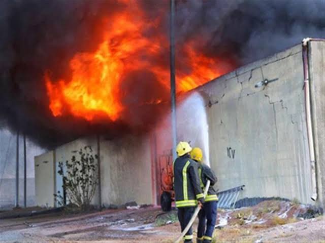 اندلاع حريق بمصنع لفرز البلاستيك بالقناطر الخيرية اندلاع حريق بمصنع لفرز البلاستيك بالقناطر الخيرية