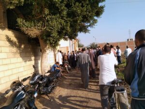 صور - تشييع جثمان مدرس لقي مصرعه أثناء الشرح في مدرسة بشبرا