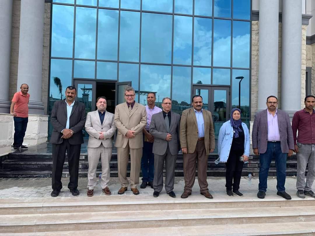 عميد كلية طب "كيل" بإنجلترا يزور جامعة بنها