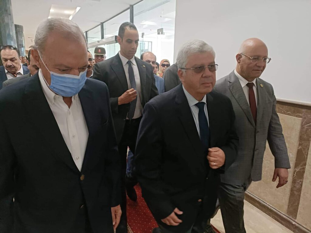 وزير التعليم العالي يشهد أول يوم دراسي في أول عام دراسي لجامعة بنها الأهلية بالعبور