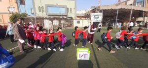 بعلامات النصر والابتسامة .. طلاب مجمع مدارس الشبان يشاركون بفرحتهم في أول عام دراسي