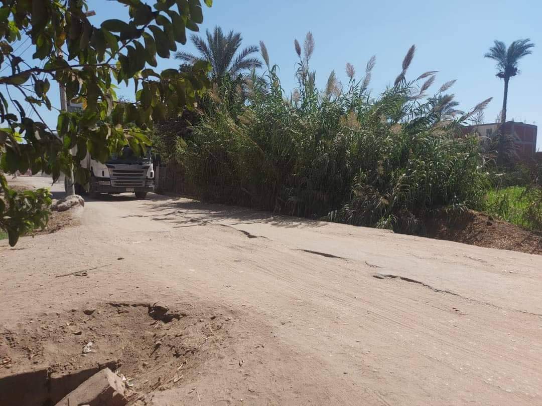 رئيس كفر شكر يشن حملة تمهيد طريق البر الشرقي ووضوح رؤية جانبي الطريق رئيس كفر شكر يشن حملة تمهيد طريق البر الشرقي ووضوح رؤية جانبي الطريق