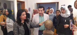 صور - " تطبيقية بنها" تفتتح معرضها الأول لقسم النحت بعنوان " الفن حياة" 