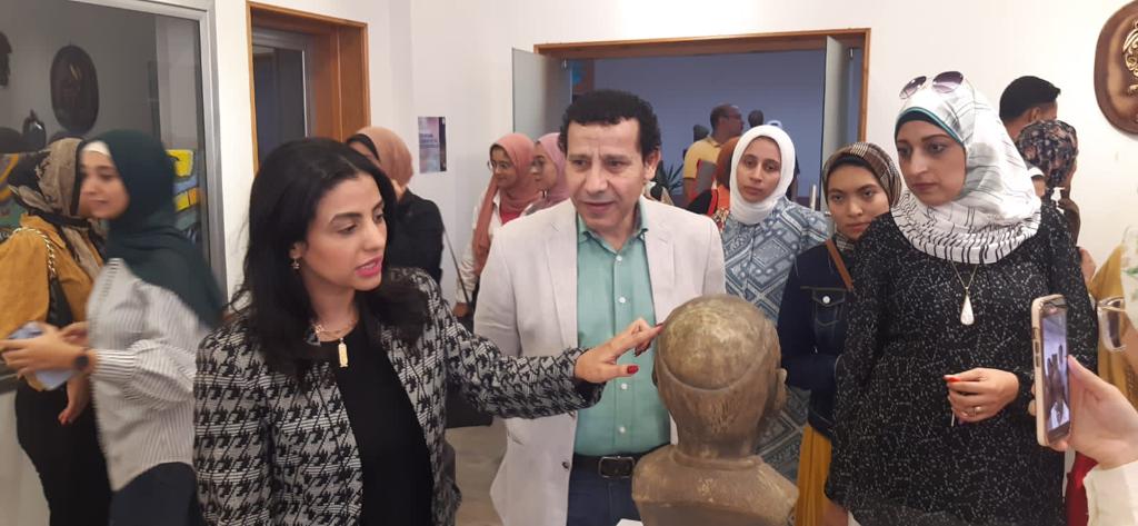صور - " تطبيقية بنها" تفتتح معرضها الأول لقسم النحت بعنوان " الفن حياة" 