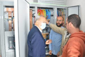 بعد انقطاع الكهرباء .. محافظ القليوبية: تركيب لوحة تحكم الكهرباء الجديدة مستشفى بنها التعليمي