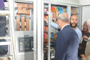 بعد انقطاع الكهرباء .. محافظ القليوبية: تركيب لوحة تحكم الكهرباء الجديدة مستشفى بنها التعليمي