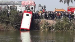 بينهم أطفال .. 16 غريقًا إثر انقلاب ميني باص في ترعة بالدقهلية