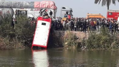 بينهم أطفال .. 16 غريقًا إثر انقلاب ميني باص في ترعة بالدقهلية